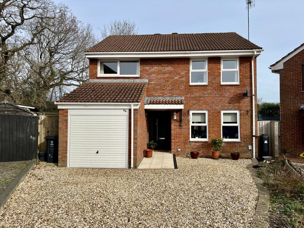 4-bed detached on Bosworth Road, Grange Park, Swindon, SN5, £400,000