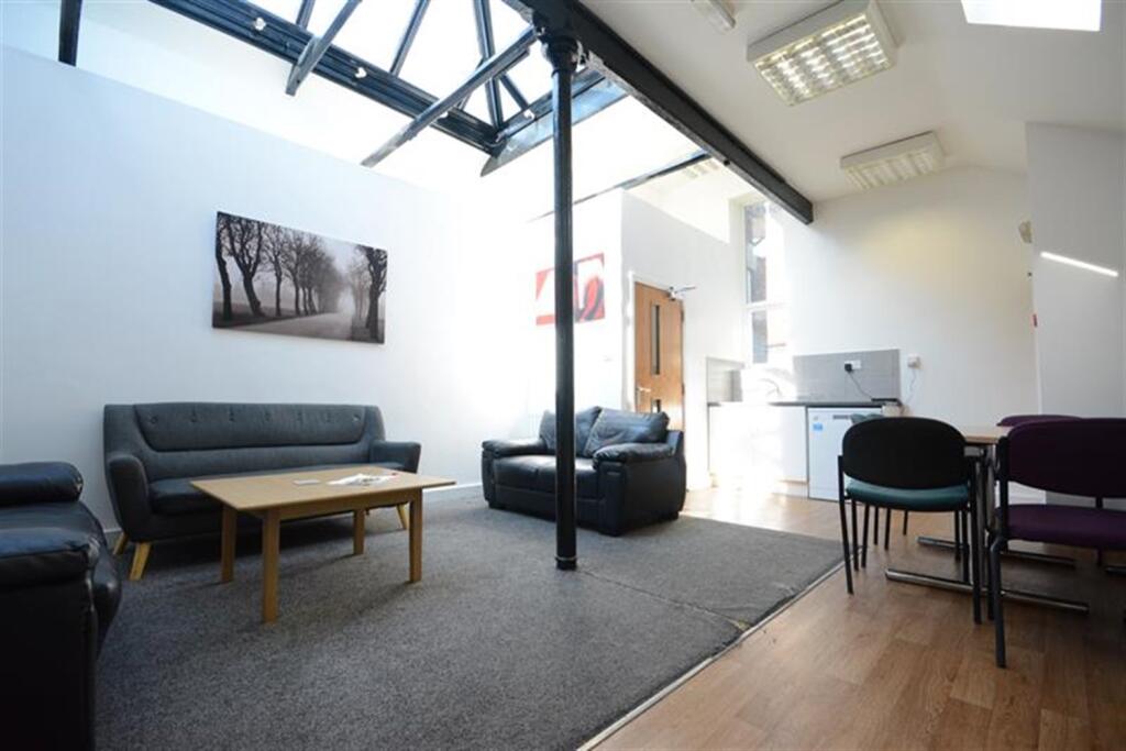 Main image of property: 164a Alfreton Road, NG7