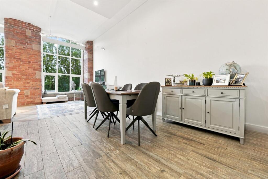 Apartment in Macclesfield, Bollington Cross - View 4