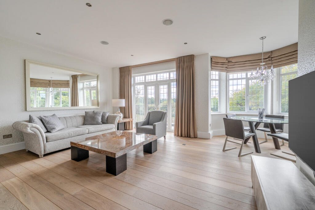 Apartment in Slough - View 3