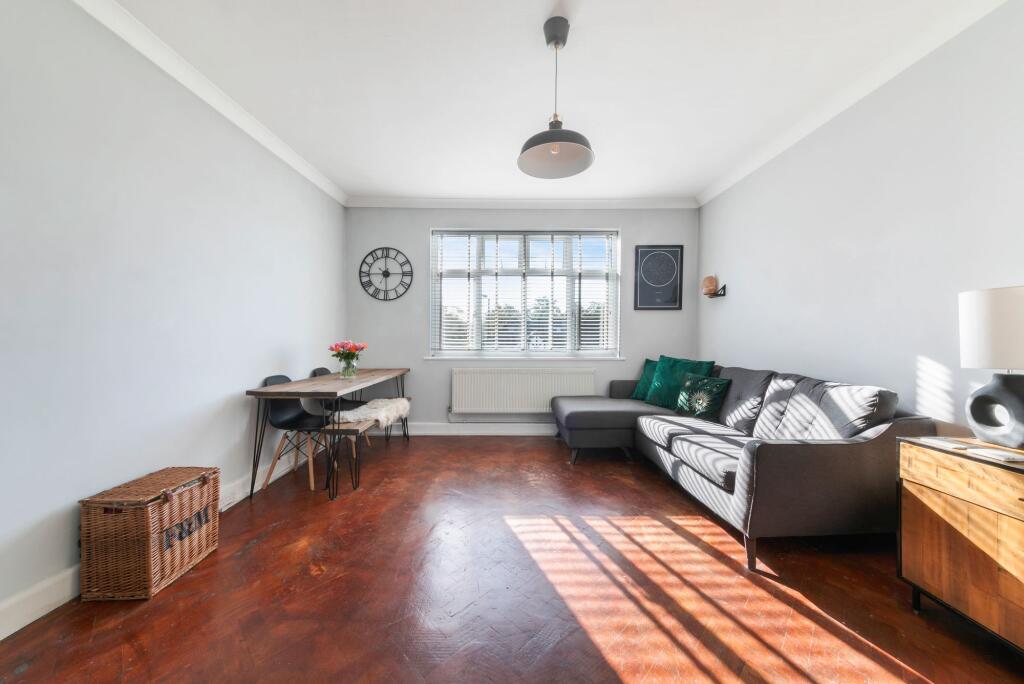 Apartment in Sutton - More