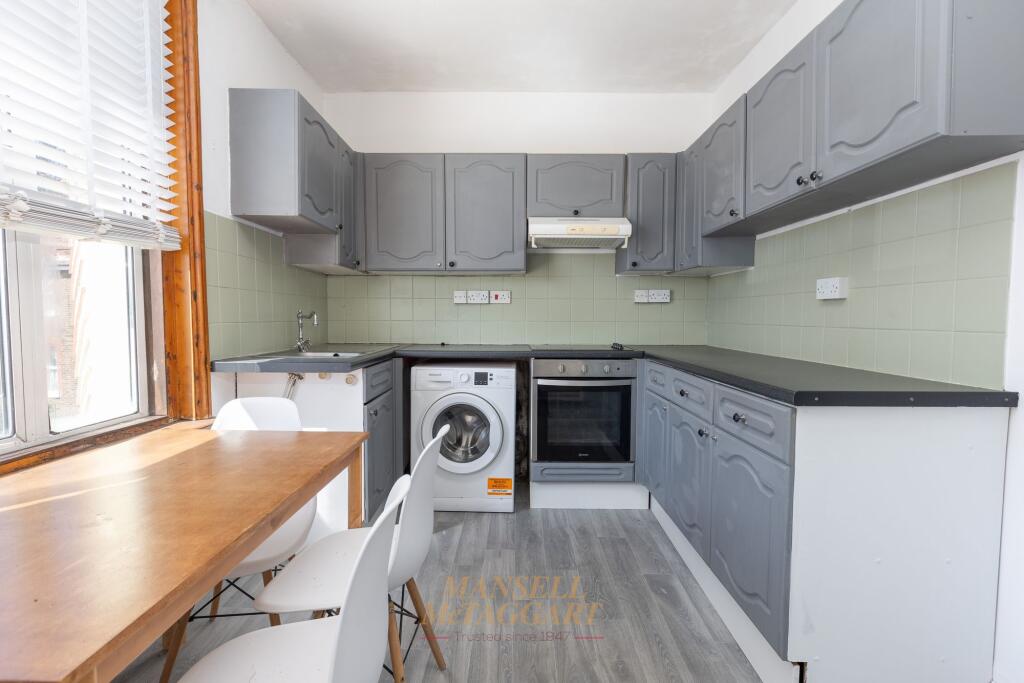 Apartment in Redhill - View 3