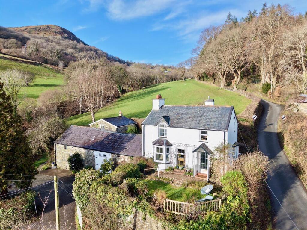 Main image of property: Llanbedr Y Cennin