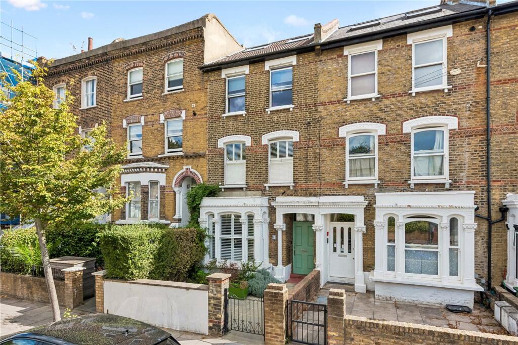 2-bed flat on St. Thomas's Road, London, N4, £700,000