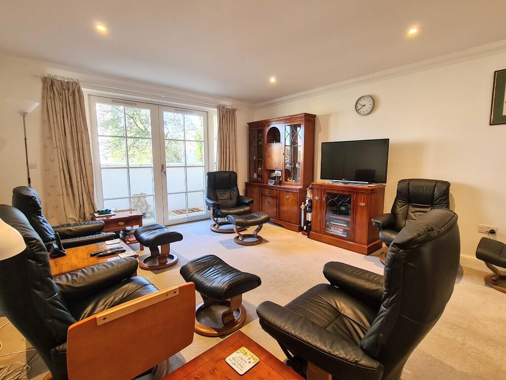 Apartment in Poole, Parkstone - View 3