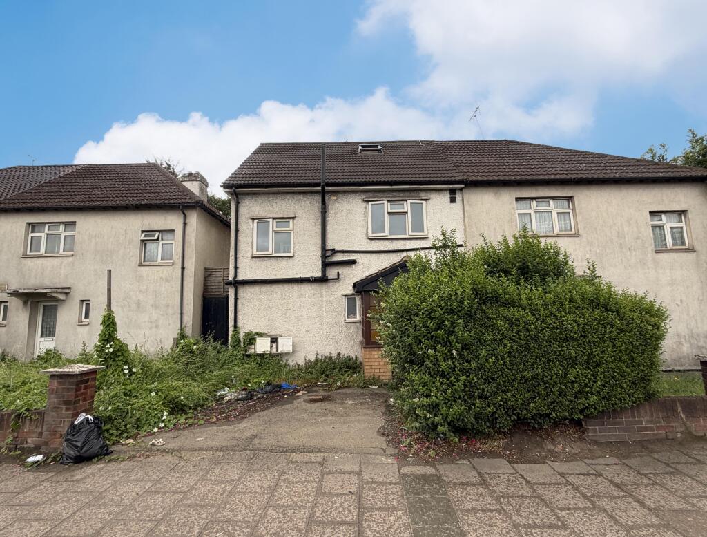 5-bed semi-detached on 84 North Circular Road, Stonebridge Park, London, NW10, £275,000