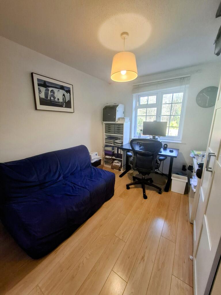 Apartment in Sutton - More