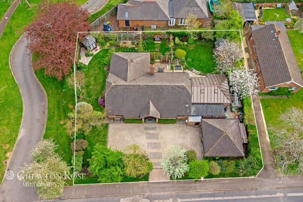 Bradwell Road, Loughton photo 4
