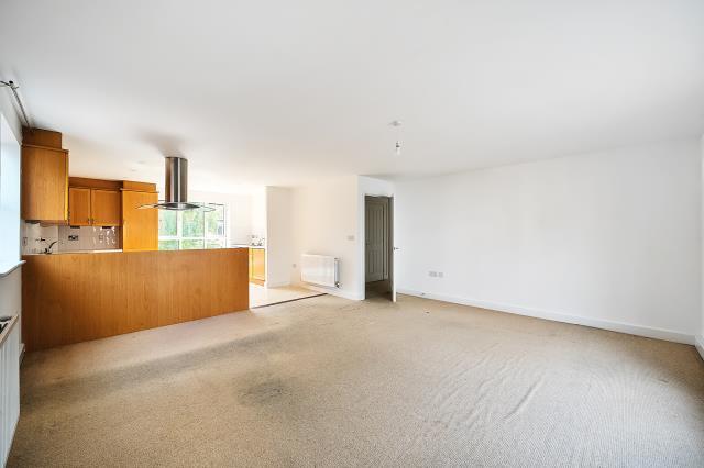 Apartment in Reading - View 4