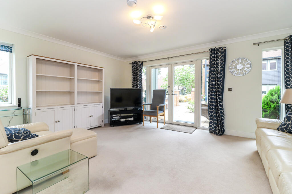 Apartment in Slough - View 4
