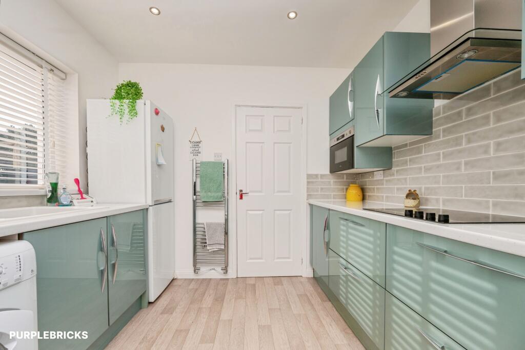 Burlish Close, Stourport-on-Severn, DY13 photo 3