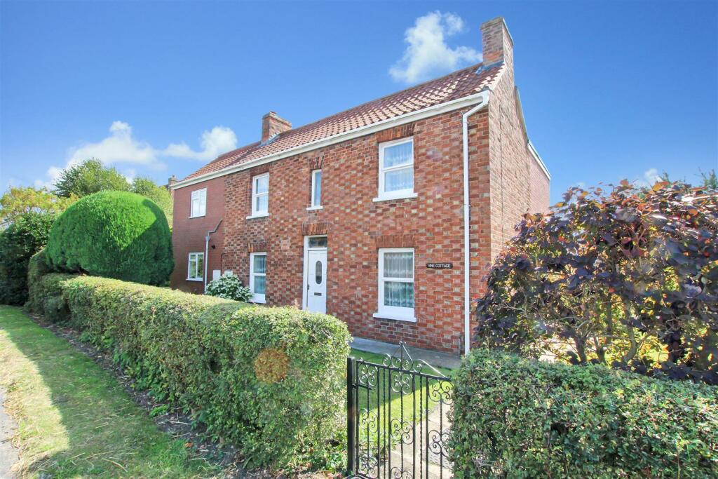 4-bed detached on Gainsborough Road, Middle Rasen, £650,000