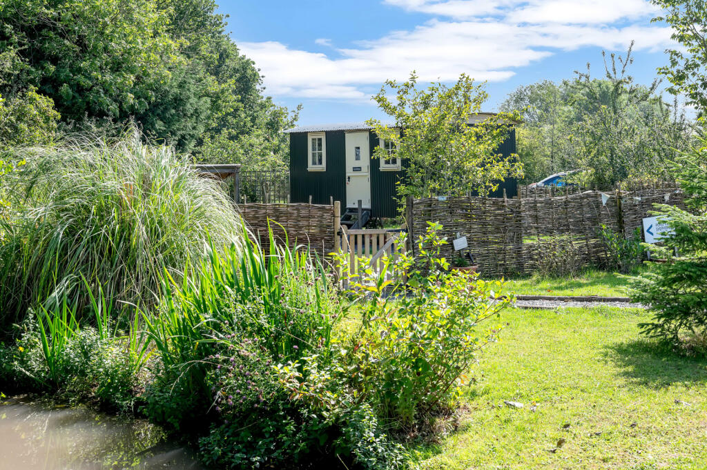 Dumble End Farm, Oxton Hill, Southwell, Nottinghamshire, NG25 - More