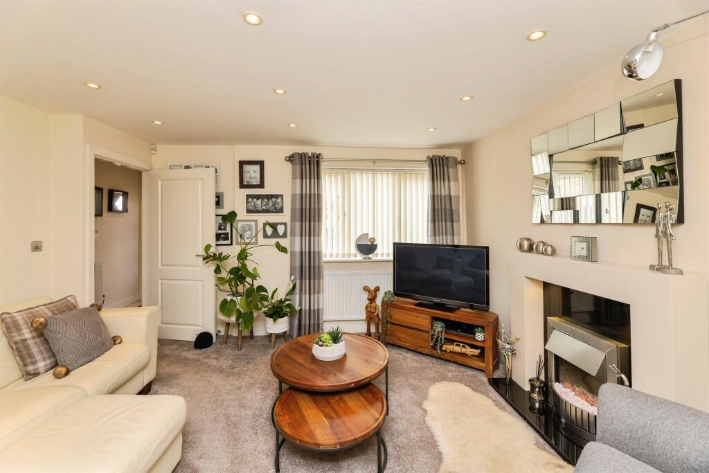 House in Bradford, West Yorkshire - View 3