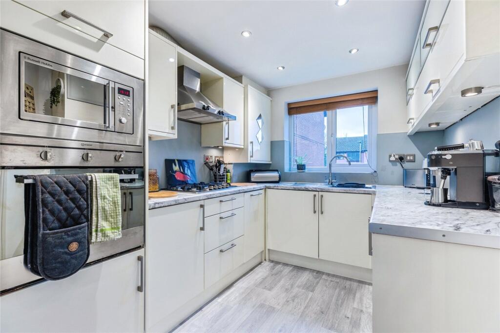 Broadoaks, Bury, Greater Manchester, BL9 photo 4