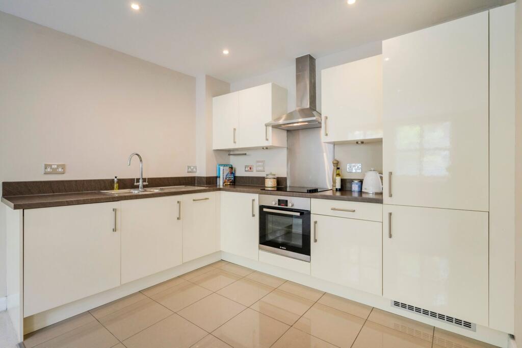 Apartment in Wokingham - View 3