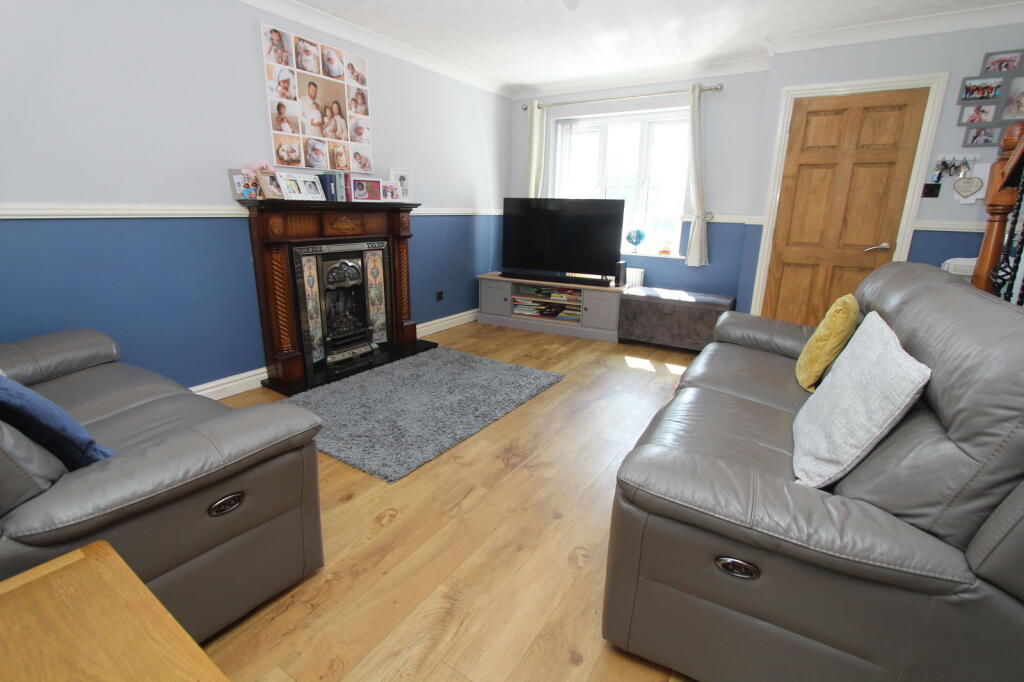 Belle Isle, Brockmoor, Brierley Hill, DY5 3UZ photo 2