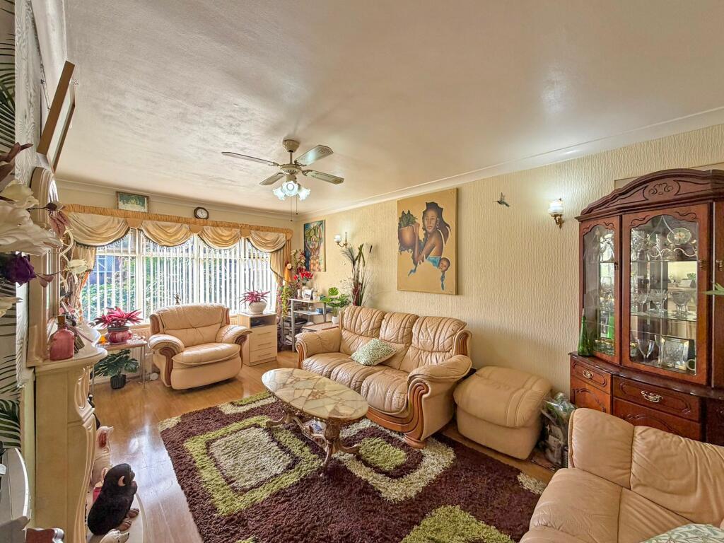 Dewsbury Drive, Wolverhampton, WV4 photo 3