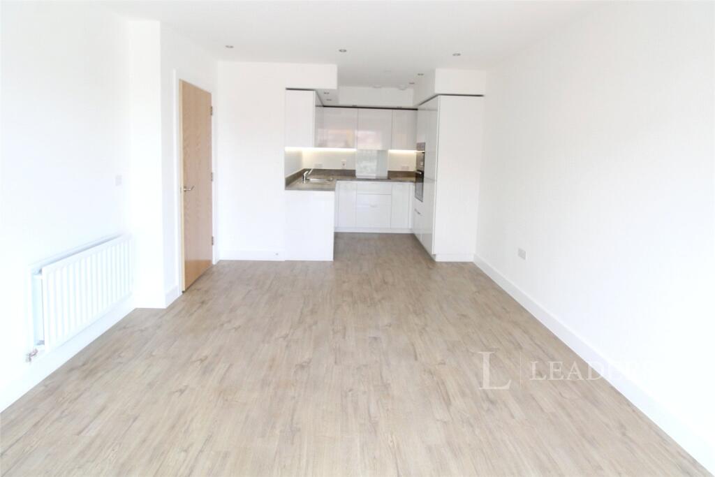 Stirling Drive, Luton, Bedfordshire photo 4