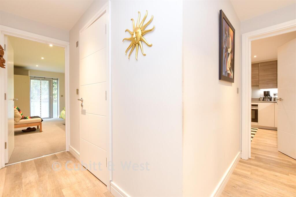 Apartment in Tandridge, Caterham Valley - More