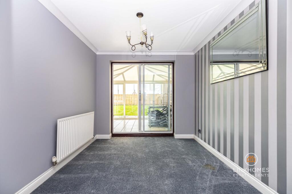 Oakley Gardens, Upton, Poole, BH16 photo 4