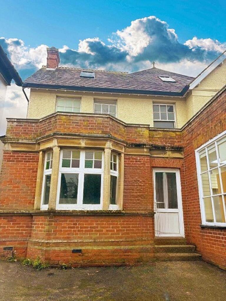 Apartment in Swindon - More