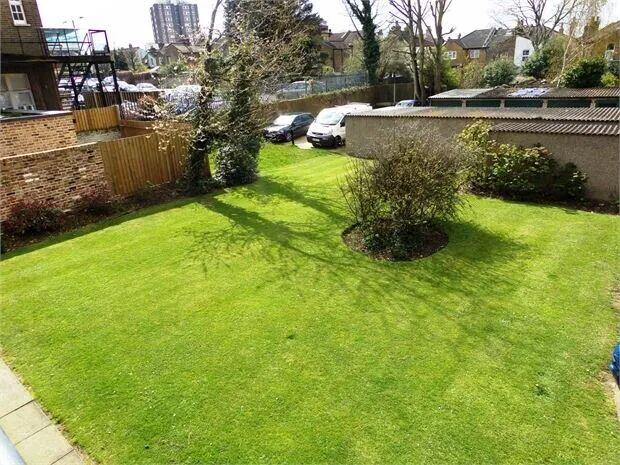 Apartment in Southend-on-Sea - More