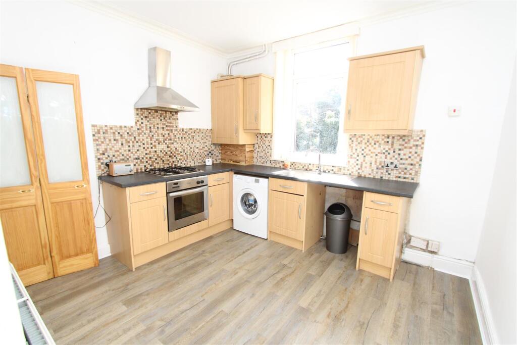 Wharncliffe Drive, Eccleshill, Bradford photo 3