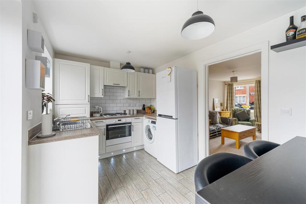 Leonides Avenue, Weston-Super-Mare - NO ONWARD CHAIN photo 4