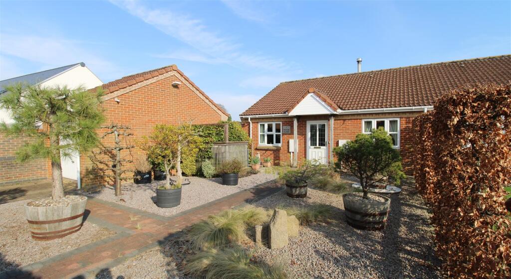 2-bed semi-detached on Mayfair Close, Holbeach, £235,000