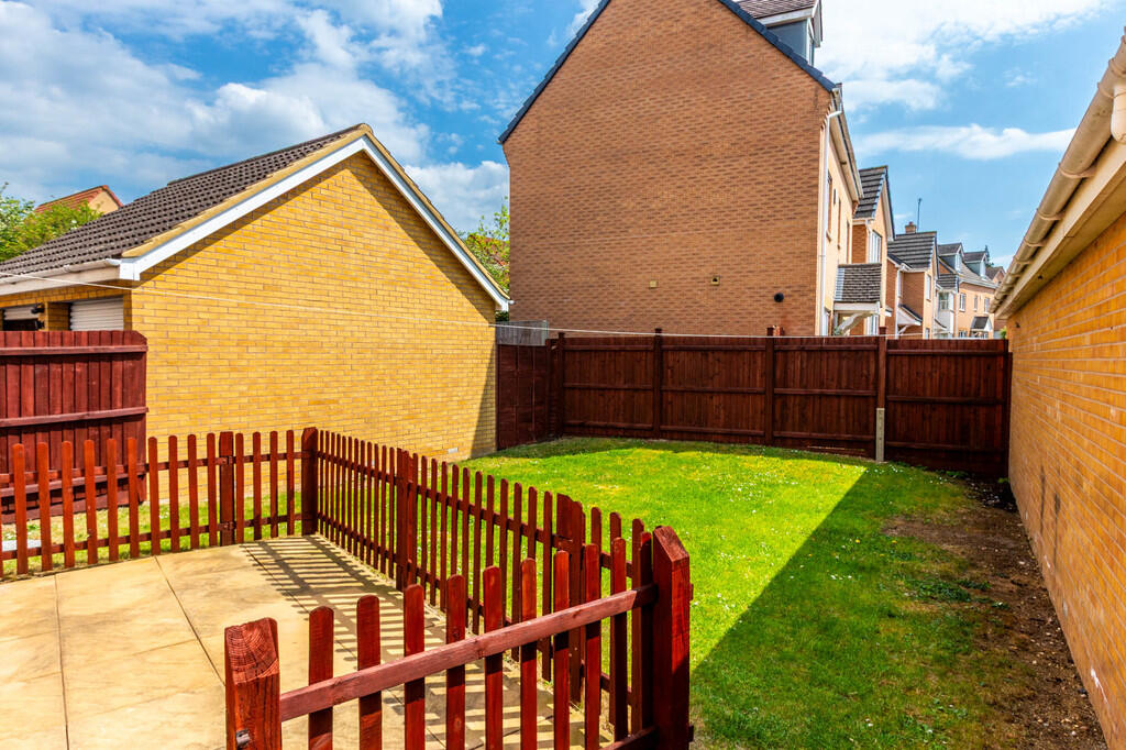 Vicarage Road, Rushden - View 3
