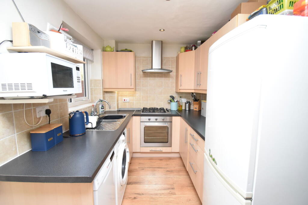 Langton Close, Widnes, WA8 4EA photo 2