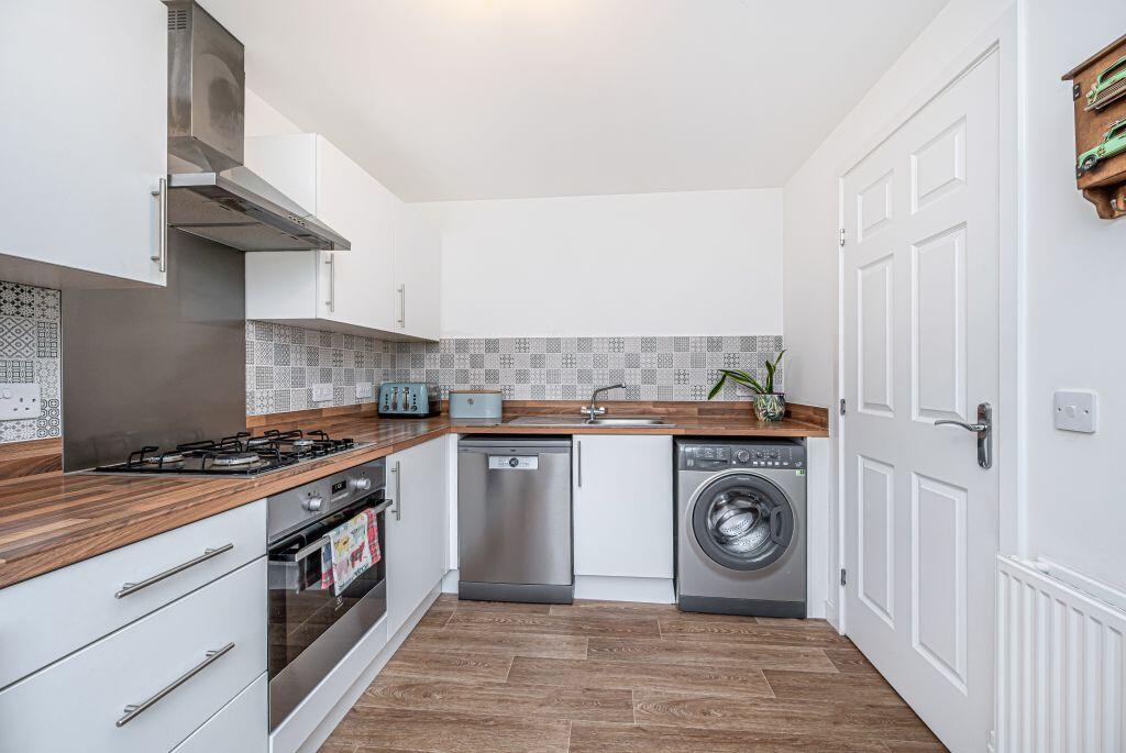House in Kirkcaldy, Perth and Kinross - More