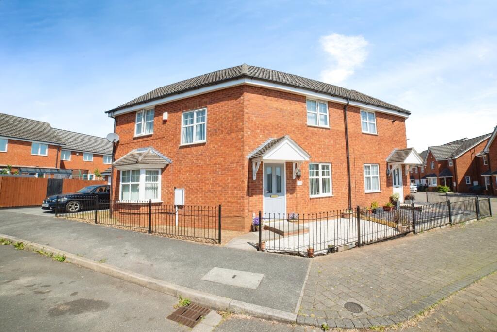 3-bed semi-detached on High Oakham Close, Sutton-in-Ashfield, Nottinghamshire, NG17, £210,000