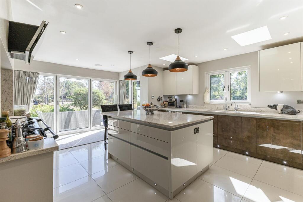 House in Reading, Warfield - More