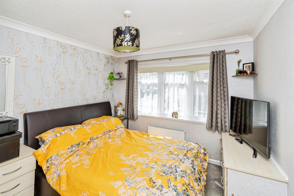 House in Southampton - More