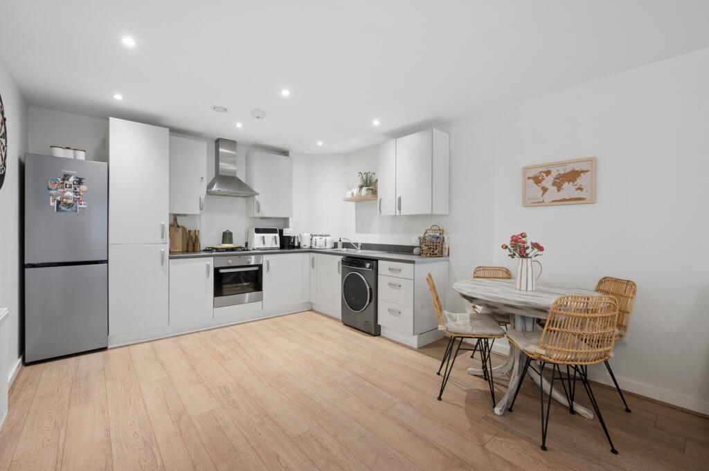 Apartment in Stockport - View 3