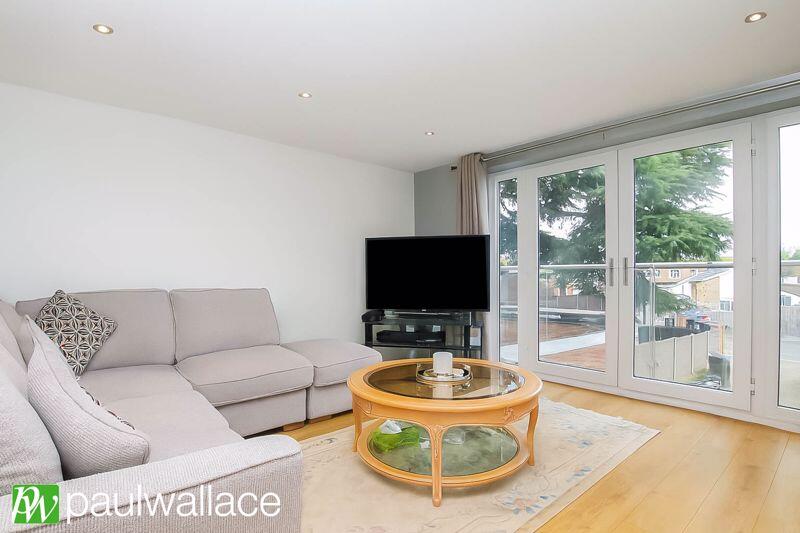 Impressive Freehold Coach House, St. Michaels Road – Garage, Garden & Walk to Station photo 2