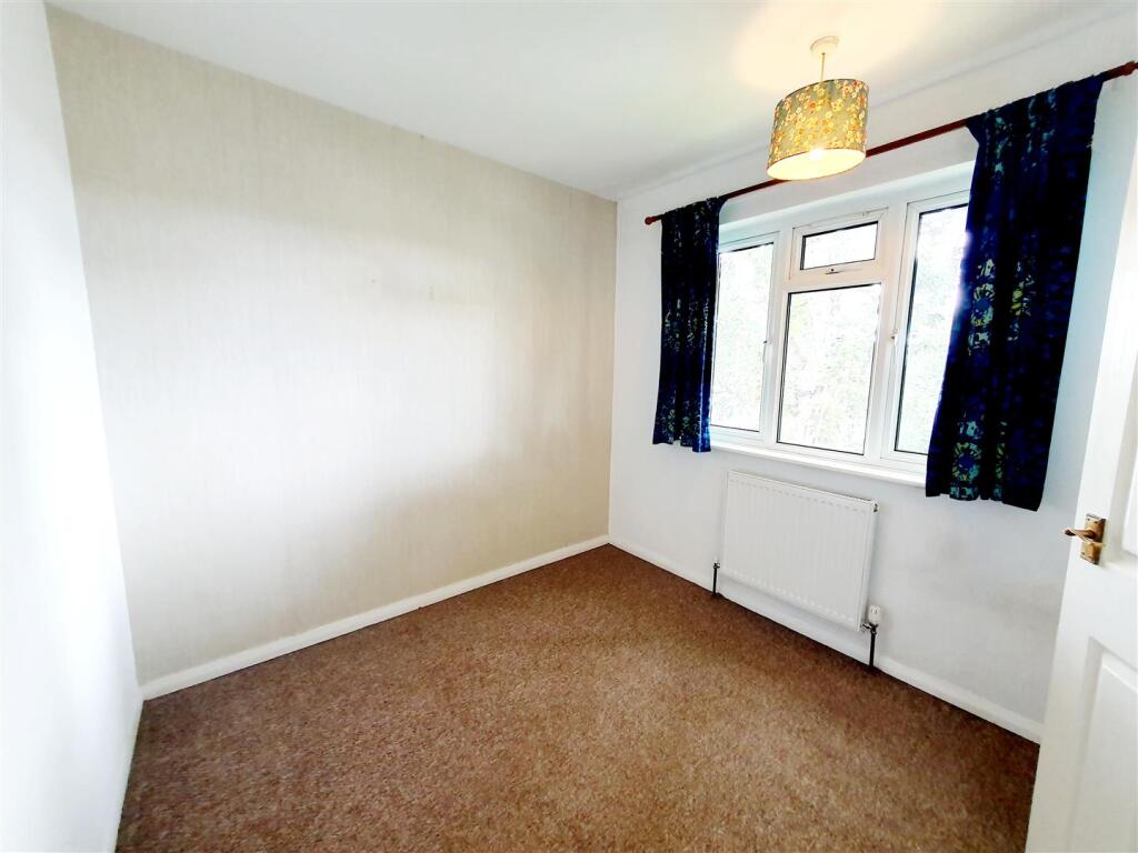 House in Kettering, Leisure Village - More