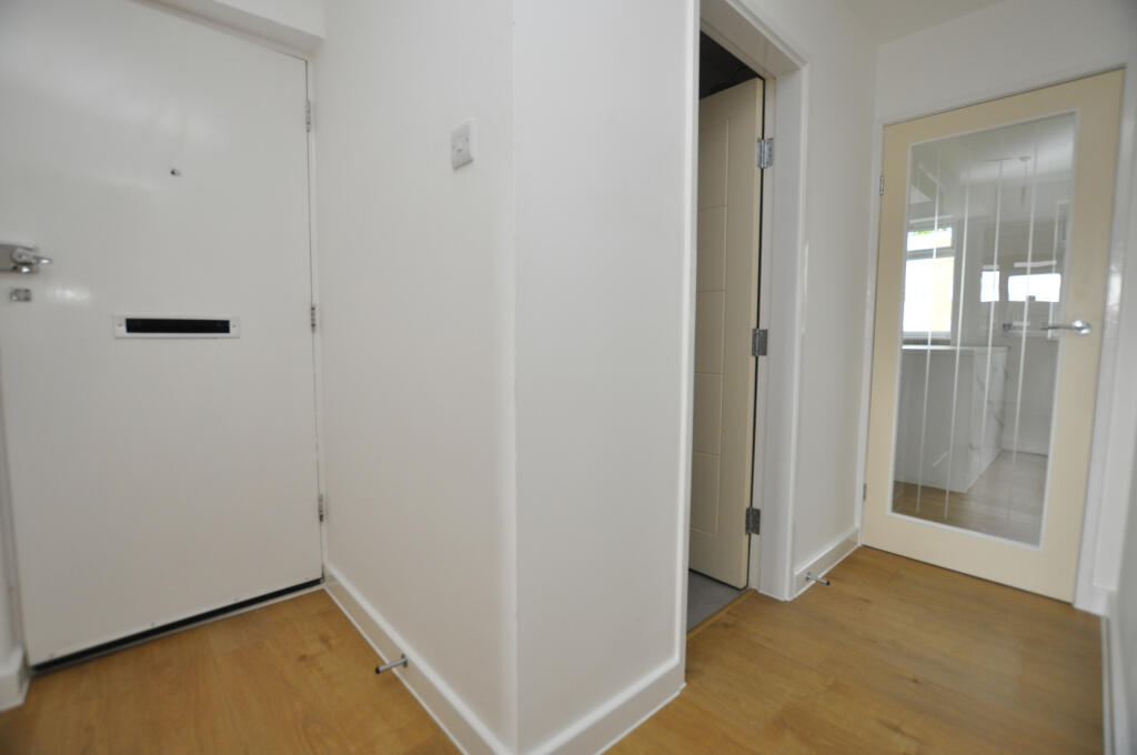 Apartment in Chelmsford - View 4