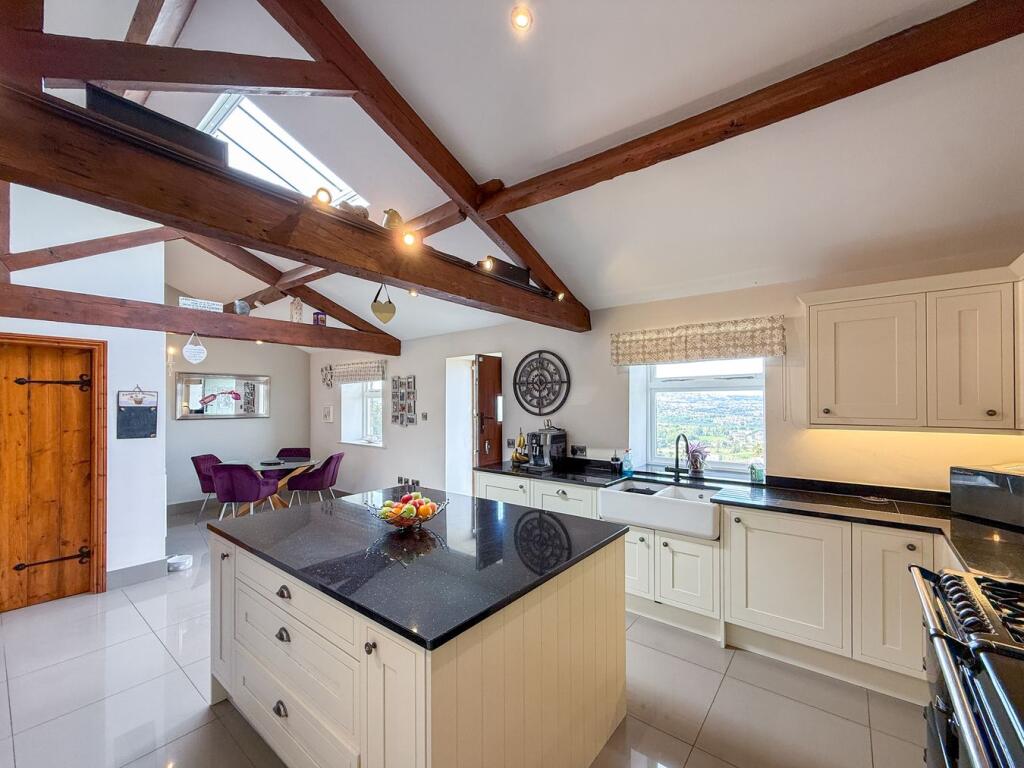 House in Huddersfield - View 3