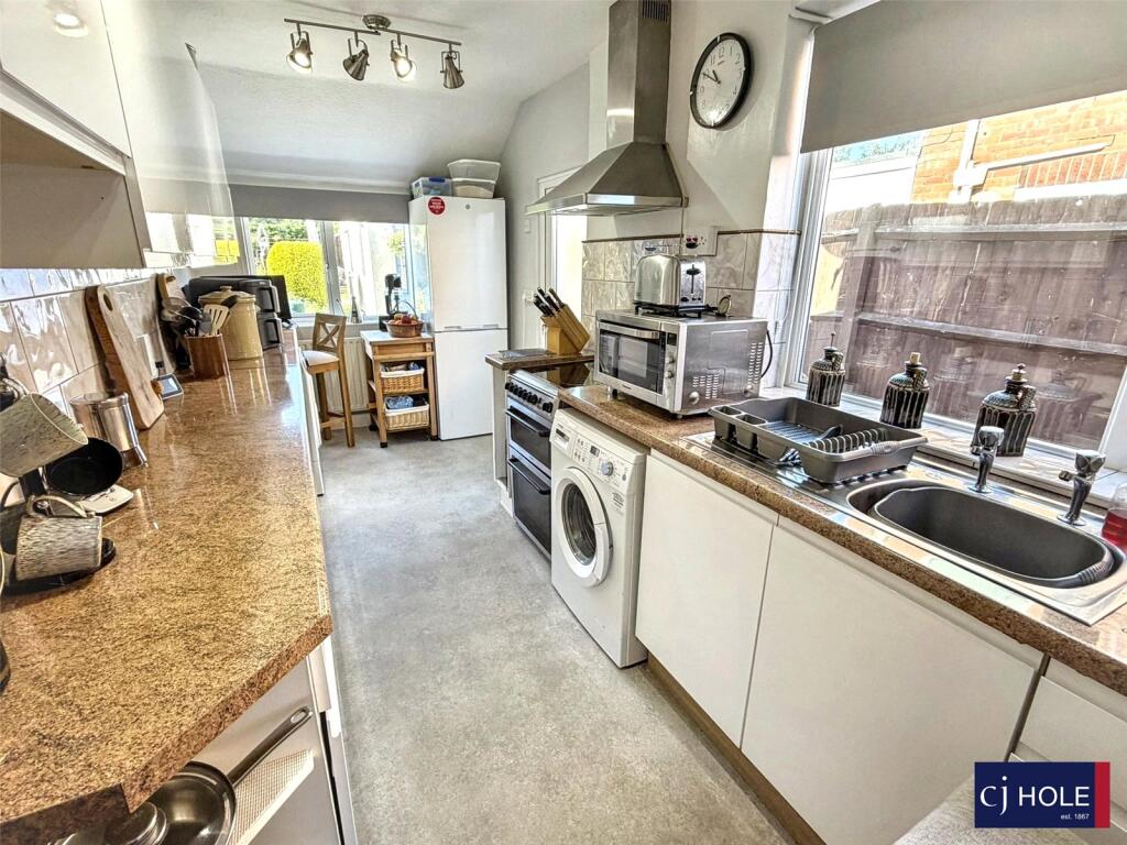 Dinglewell, Hucclecote, GL3 photo 4