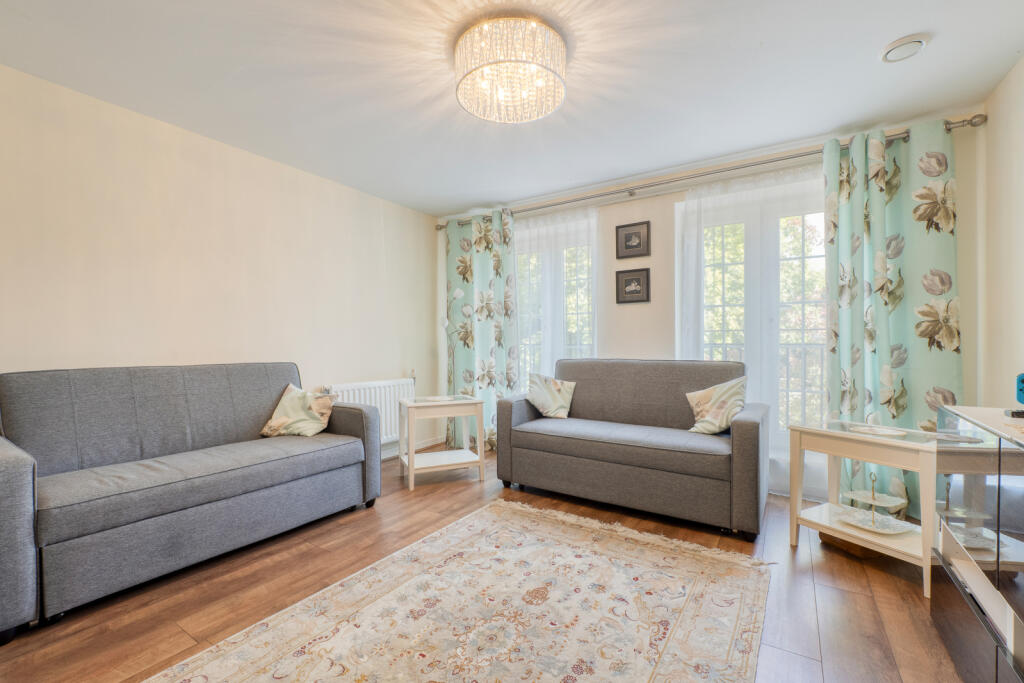 House in Sutton - View 5