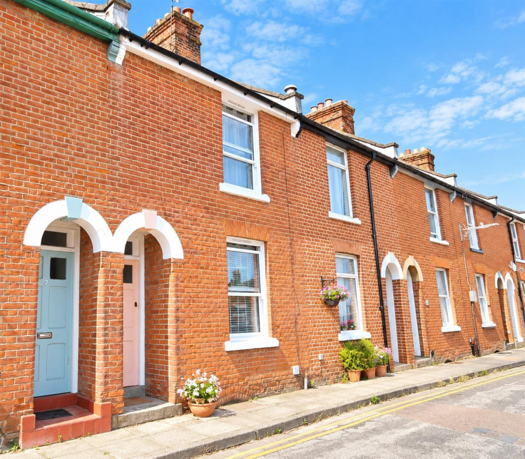 2-bed terraced on Grove Terrace, Canterbury, £325,000