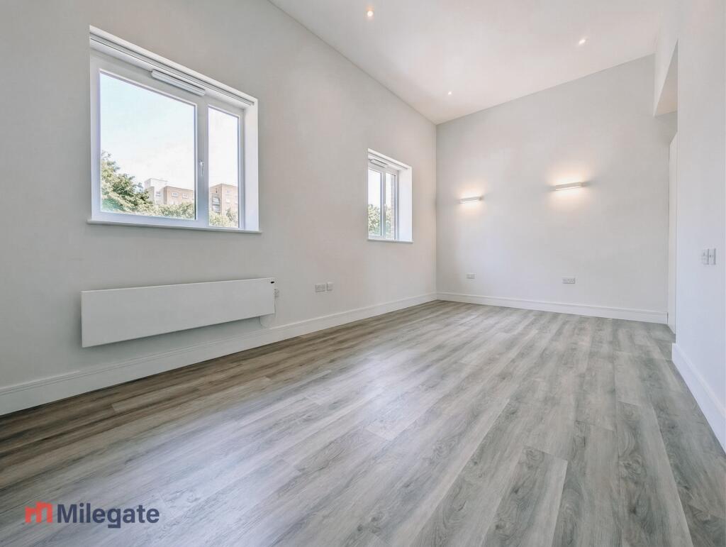 Main image of property: High Street, Gravesend, DA11