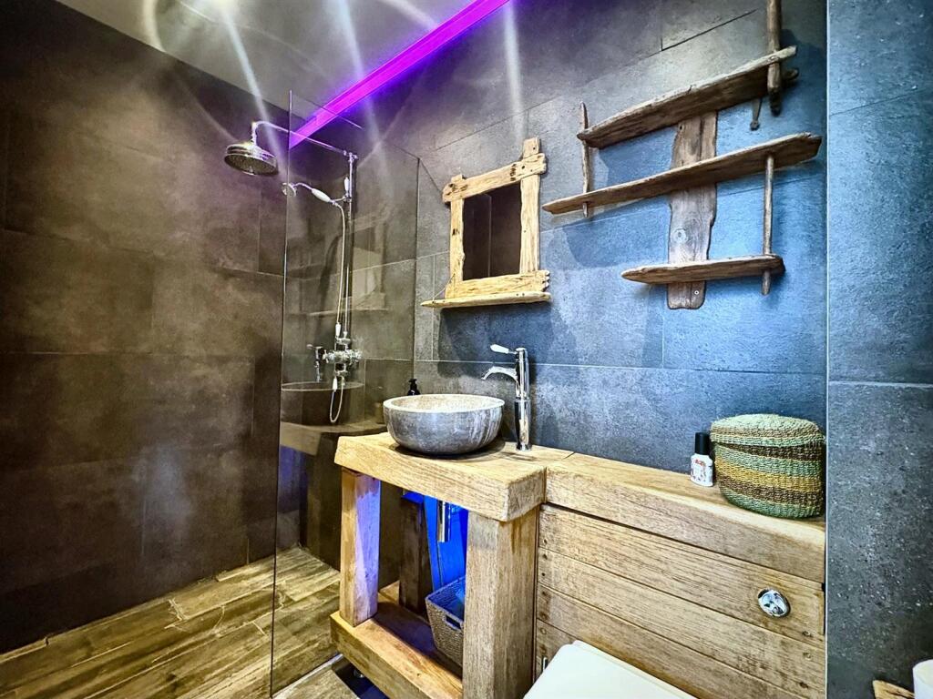 Apartment in Bristol - More
