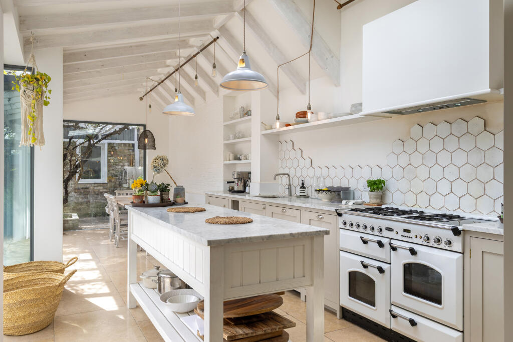 House in Twickenham - View 3