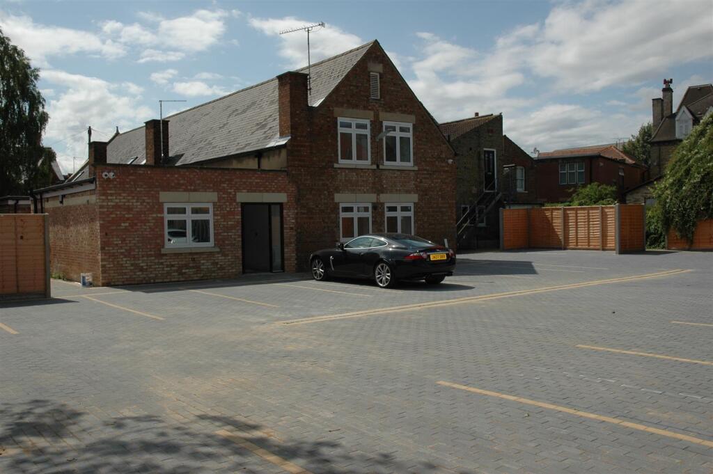 Main image of property: Studio 9 13-15 Manor House