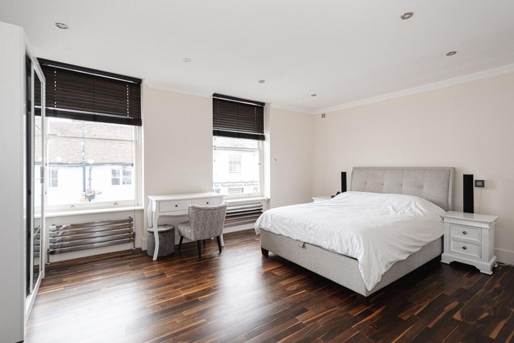 House in Epsom and Ewell, Stoneleigh - More