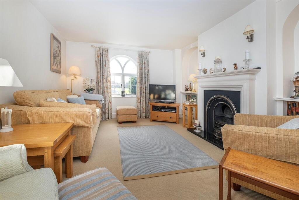 House in Elmbridge, Long Ditton - View 4